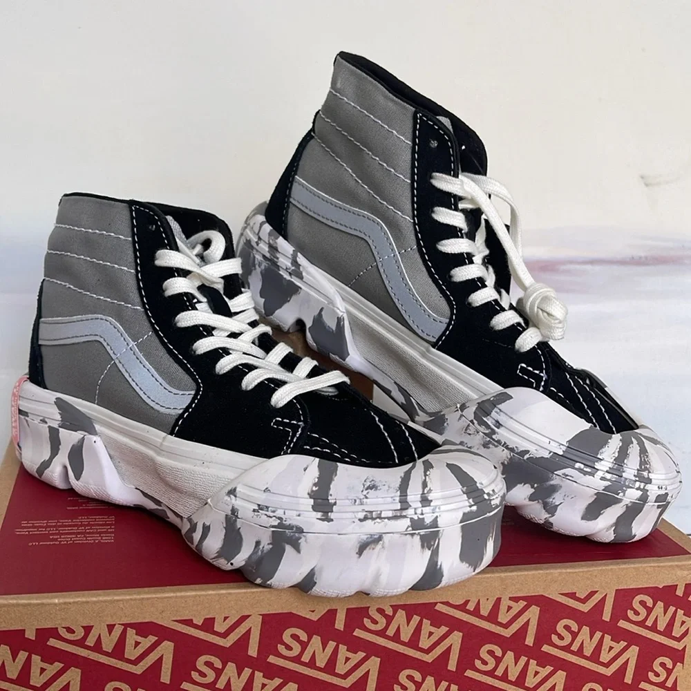 Vans WMNS Sk8-Hi Tapered
Moon Rocks Black/Reflective 
VN0A7Q5TBRF
Sneakers - Picture 4 of 16